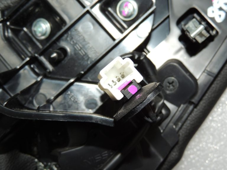 Nissan Qashqai J11 centrālās konsoles vāka komplekts priekšējais ar LED 969934EA0A