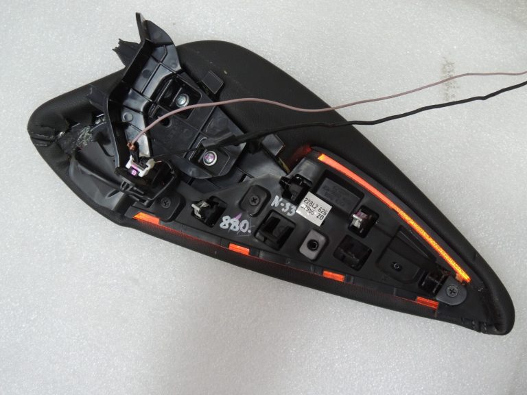Nissan Qashqai J11 centrālās konsoles vāka komplekts priekšējais ar LED 969934EA0A