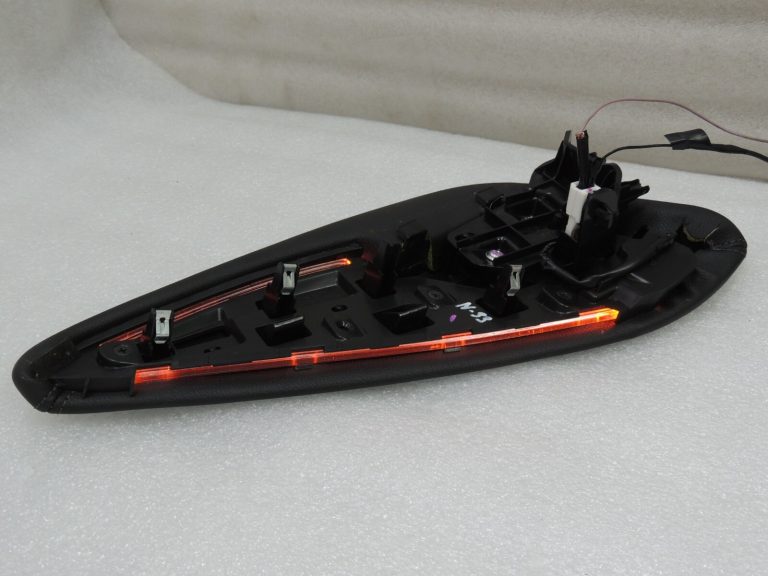 Nissan Qashqai J11 centrālās konsoles vāka komplekts priekšējais ar LED 969934EA0A