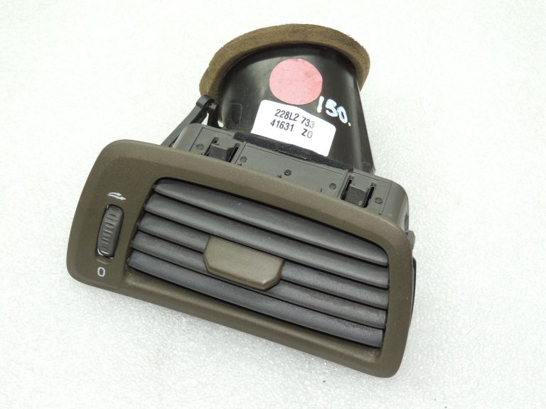 Volvo V70 II Ventilācijas ventilācijas režģis priekšējā paneļa labajā pusē 3409375