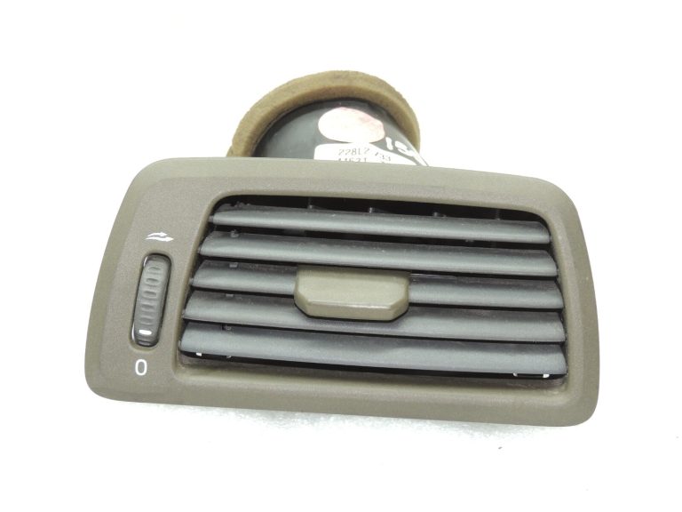 Volvo V70 II Ventilācijas ventilācijas režģis priekšējā paneļa labajā pusē 3409375