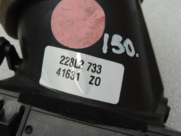 Volvo V70 II Ventilācijas ventilācijas režģis priekšējā paneļa labajā pusē 3409375