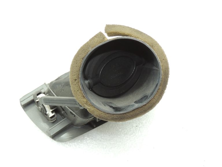 Volvo V70 II Ventilācijas ventilācijas režģis priekšējā paneļa labajā pusē 3409375