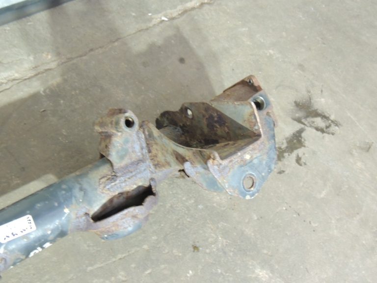 Suzuki Jimny III 1,3i aizmugurējās ass tilts ar ABS aizmugurējās ass nesējsiksna aizmugurējā ass