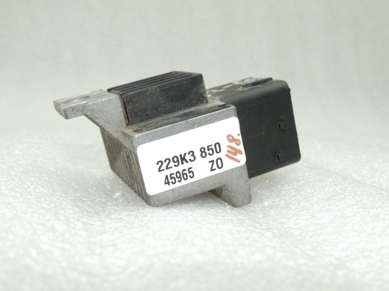 Renault Nissan Nissan Dacia Mercedes Kvēlspuldzes relejs 110678071R
