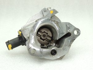 Renault Dacia Mercedes 1.5dci Vacuum pump Vacuum pump 146505272R