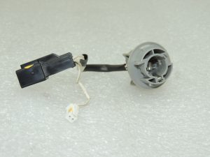 Toyota Avensis T27 interjera aizmugurējās gaismas kronšteins kreisais labais 8158505140