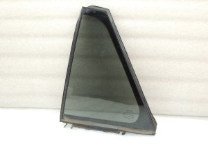 Toyota Avensis T27 Aizmugurējais kreisās puses logs 6812405110