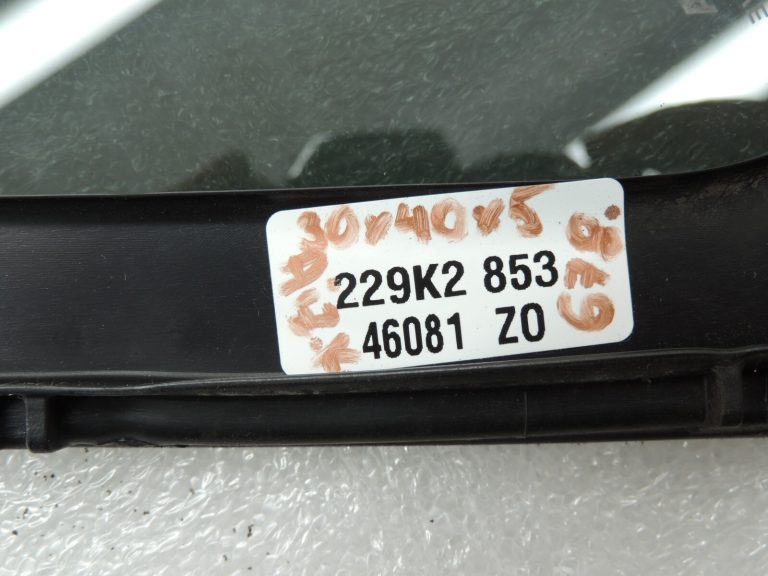 Toyota Avensis T27 Aizmugurējais kreisās puses logs 6812405110