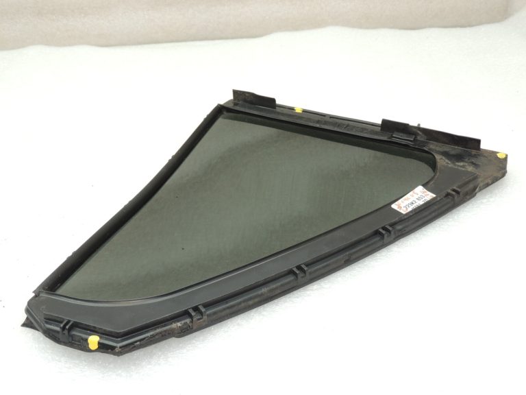 Toyota Avensis T27 Aizmugurējais kreisās puses logs 6812405110