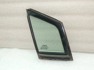 Toyota Avensis T27 Priekšējais sānu logs priekšējais labais 6812505010