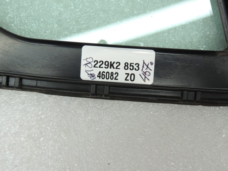 Toyota Avensis T27 Priekšējais sānu logs priekšējais labais 6812505010