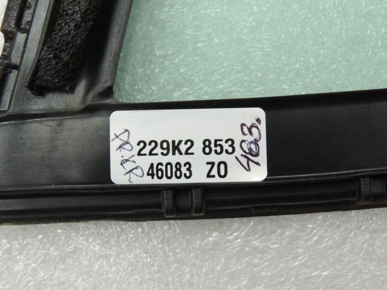 Toyota Avensis T27 sānu logs priekšējais kreisais 6812605010