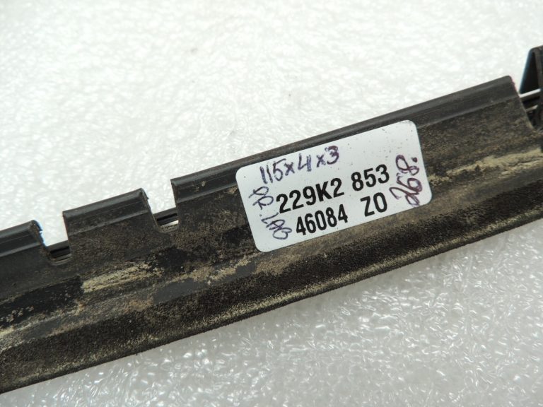 Toyota Avensis T27 Apdares līstes durvju priekšējām durvīm pa labi 7571105020