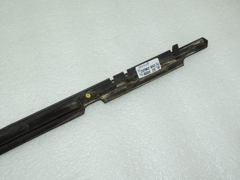 Toyota Avensis T27 Apdares līstes durvju priekšējām durvīm pa labi 7571105020