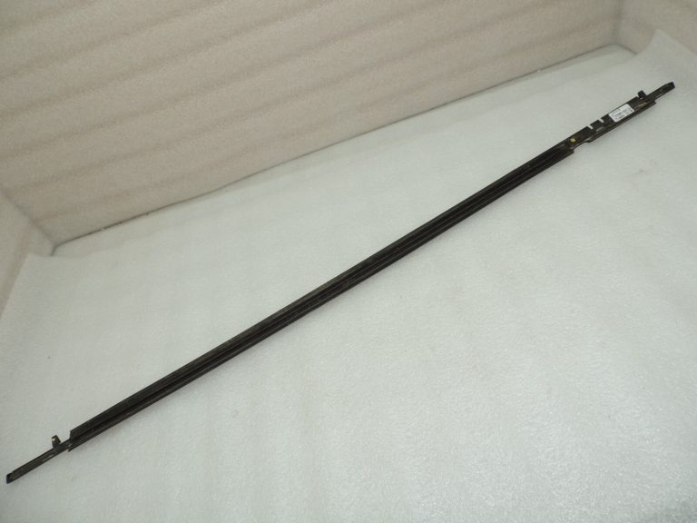 Toyota Avensis T27 Apdares līstes durvju priekšējām durvīm pa labi 7571105020