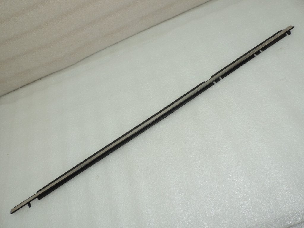 Toyota Avensis T27 Aizmugures kreiso durvju līstes 7572205040