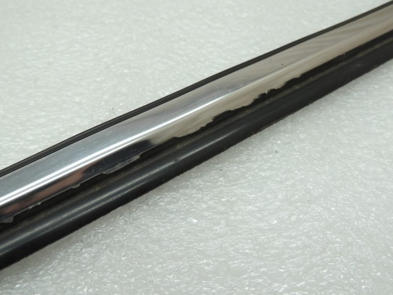 Toyota Avensis T27 Aizmugures kreiso durvju līstes 7572205040