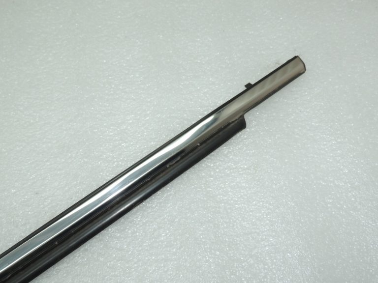 Toyota Avensis T27 Aizmugures kreiso durvju līstes 7572205040