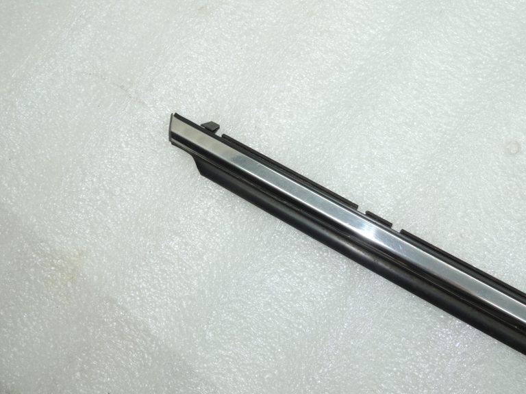 Toyota Avensis T27 Aizmugures kreiso durvju līstes 7572205040
