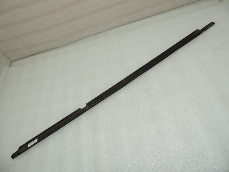 Toyota Avensis T27 Aizmugures kreiso durvju līstes 7572205040