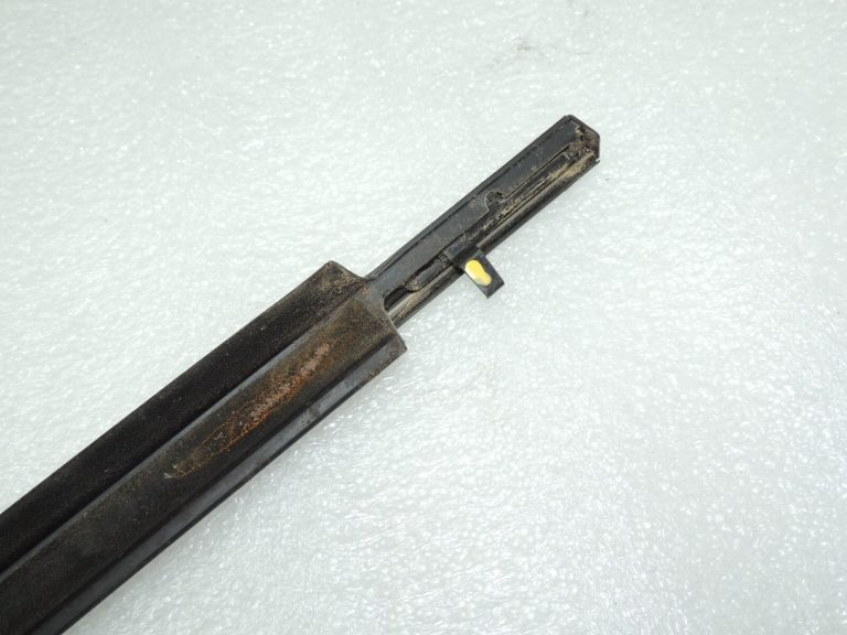 Toyota Avensis T27 Aizmugures kreiso durvju līstes 7572205040