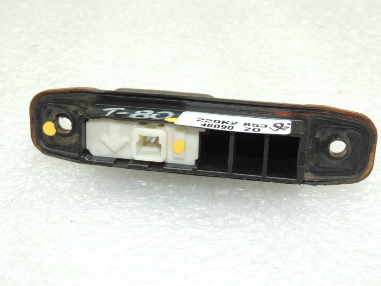 Toyota Avensis T27 aizmugurējo durvju rokturis atveres slēdzis 8484028030