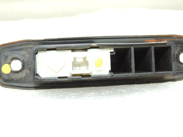Toyota Avensis T27 aizmugurējo durvju rokturis atveres slēdzis 8484028030