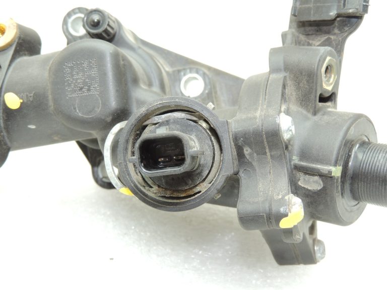 Renault Dacia Nissan Dzesēšanas šķidruma termostata korpuss 110602770R
