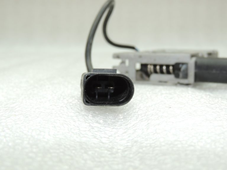Seat Cupra Leon KL8 Dzinēja pārsega slēdzene Dzinēja pārsega slēdzene 4K0823509A