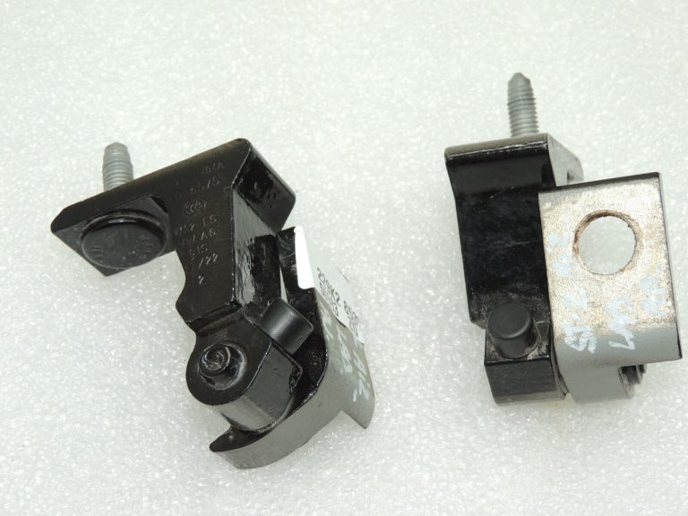 Seat Cupra Leon KL8 Aizmugurējo durvju eņģu komplekts 0E / Y9T 8W0831404A