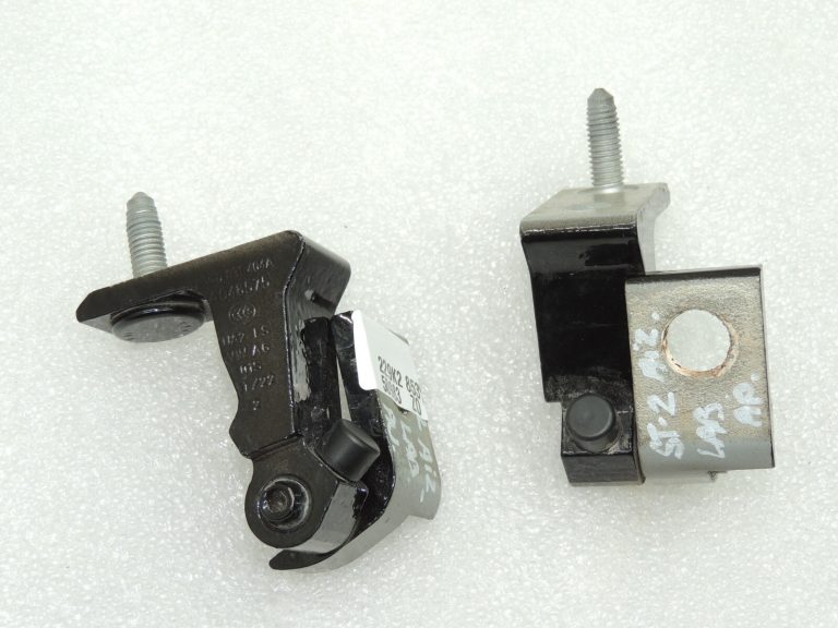 Seat Cupra Leon KL8 Aizmugurējo durvju eņģu komplekts 0E / Y9T 8W0831404A