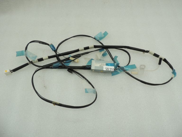 Toyota Avensis T27 antenas pastiprinātāja vadu instalācija 8630005200
