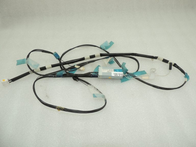 Toyota Avensis T27 antenas pastiprinātāja vadu instalācija 8630005200
