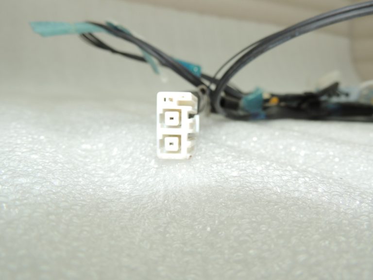 Toyota Avensis T27 antenas pastiprinātāja vadu instalācija 8630005200