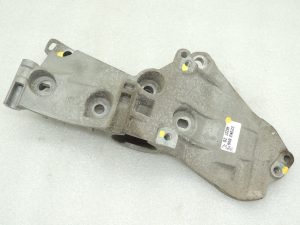Renault Captur I J87 turētājs Altenators 8200695957