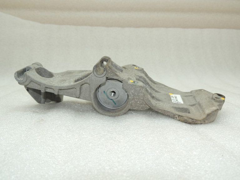 Renault Captur I J87 turētājs Altenators 8200695957