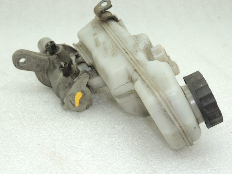 OEM Toyota Avensis T27 galvenais bremžu cilindrs 4720109380