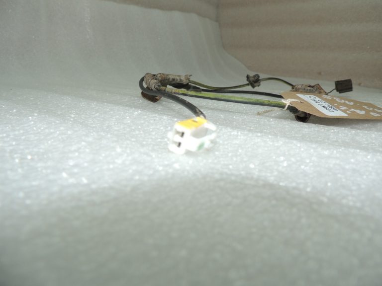 Oriģināla Toyota Avensis T27 ABS elektroinstalācijas instalācija aizmugurējā labajā pusē 8951602090