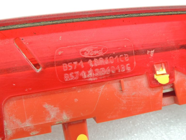 Ford Focus III trešais bremžu lukturis 2414651 BS71-13A601-BH