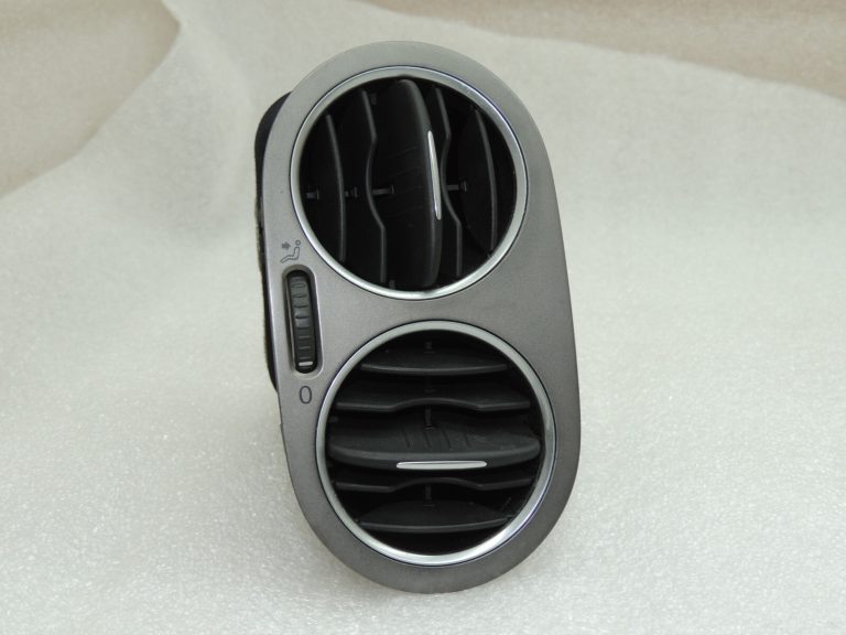VW Tiguan 5N Gaisa izplūdes atveres ventilācijas sistēma Priekšējā labā 5M0819759