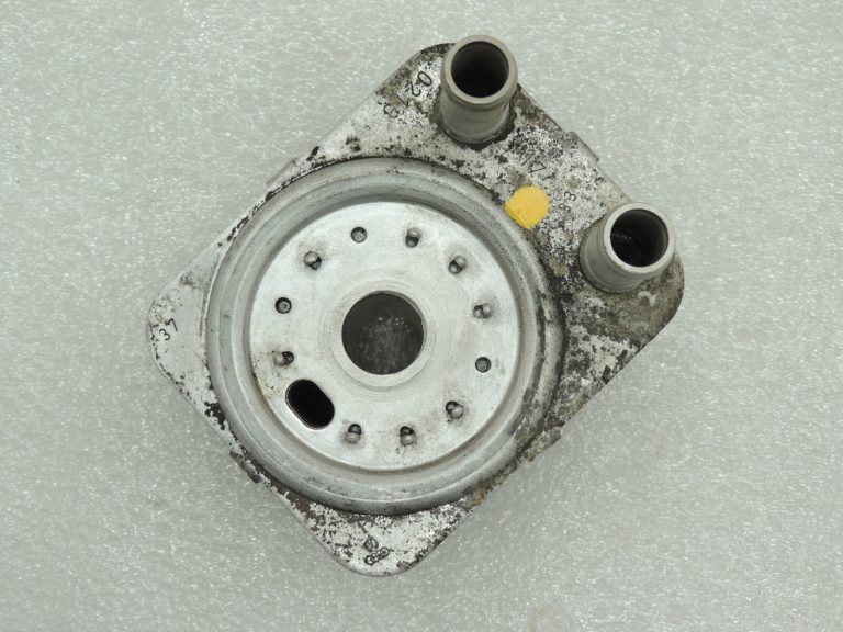 VW Audi Audi Seat Skoda 2.0TDi eļļas dzesētājs 038117021E