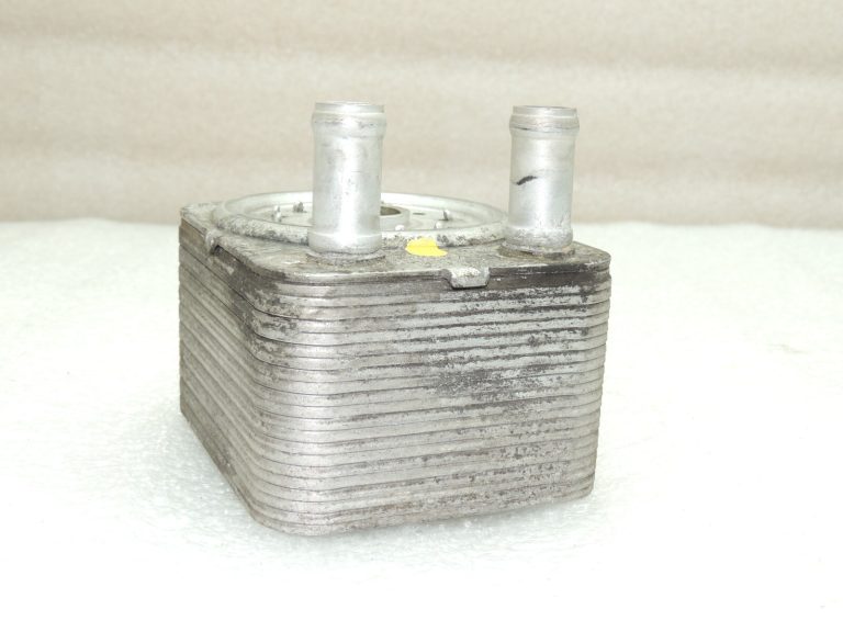 VW Audi Audi Seat Skoda 2.0TDi eļļas dzesētājs 038117021E