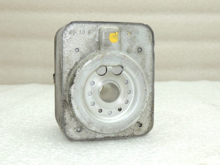 VW Audi Audi Seat Skoda 2.0TDi eļļas dzesētājs 038117021E
