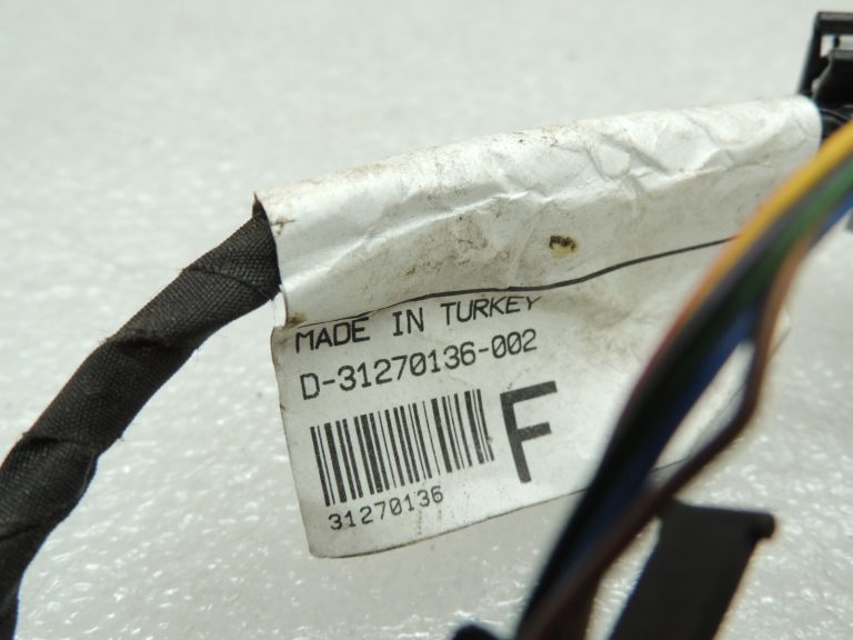 Volvo V60 vadu instalācija centrālā konsole USB AUX 31270136 31275160