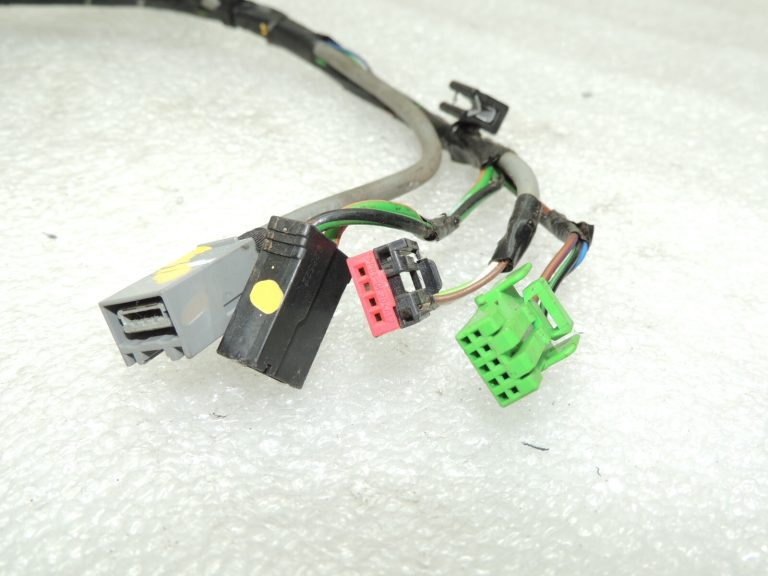 Volvo V60 vadu instalācija centrālā konsole USB AUX 31270136 31275160