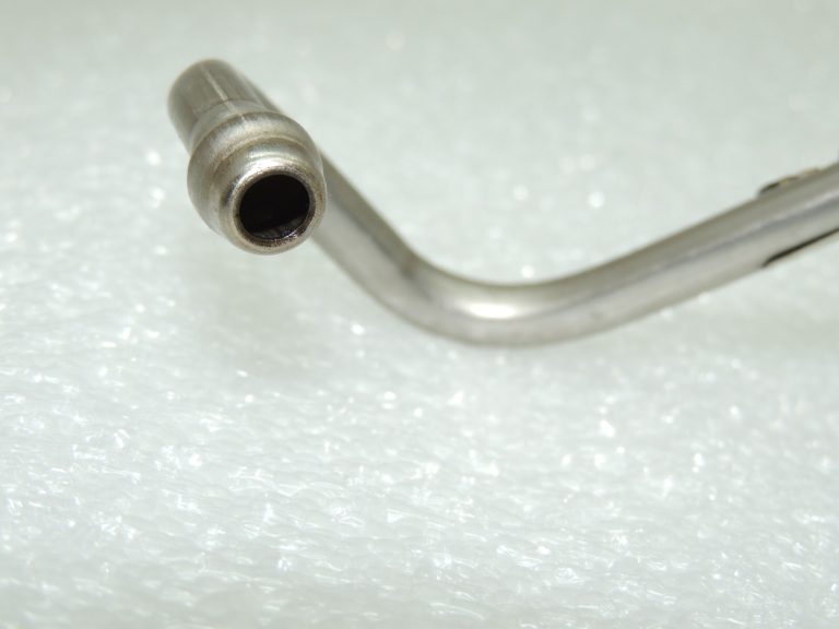 VW Audi Audi Seat Skoda 2.0TDi eļļas padeves līnija turbokompresors 03L145771B
