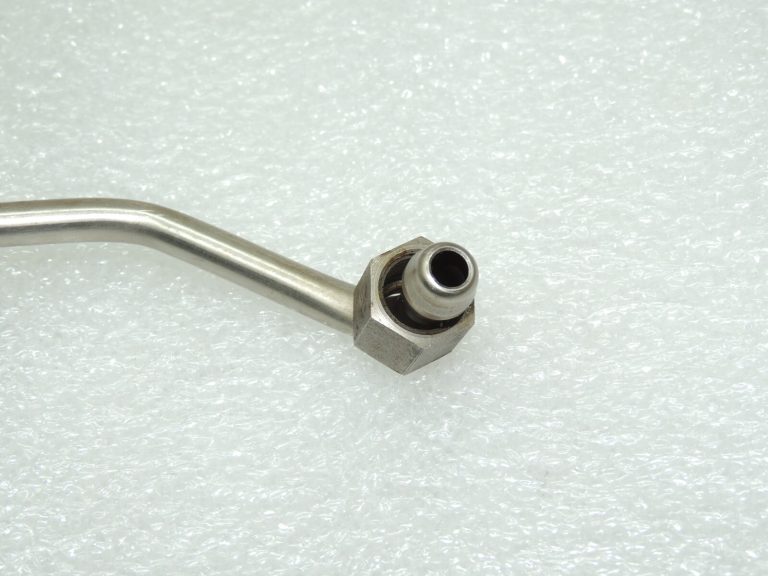 VW Audi Audi Seat Skoda 2.0TDi eļļas padeves līnija turbokompresors 03L145771B