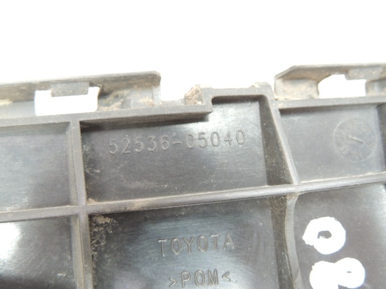 Toyota Avensis T27 Priekšējais kreisais bampera kronšteins 5253605040