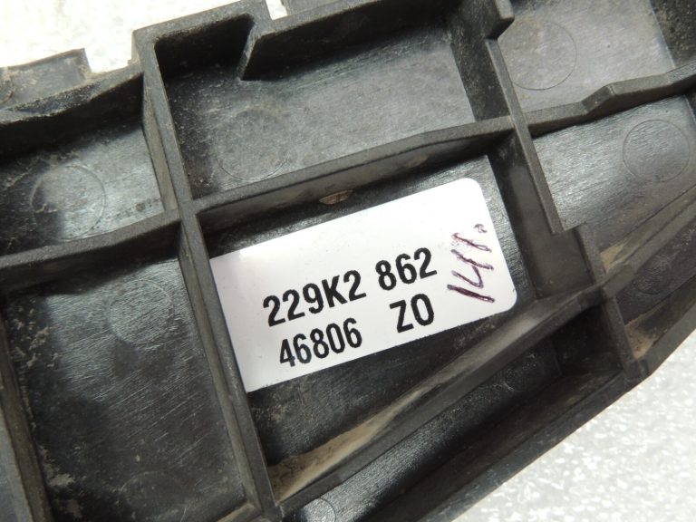 Toyota Avensis T27 Priekšējais kreisais bampera kronšteins 5253605040